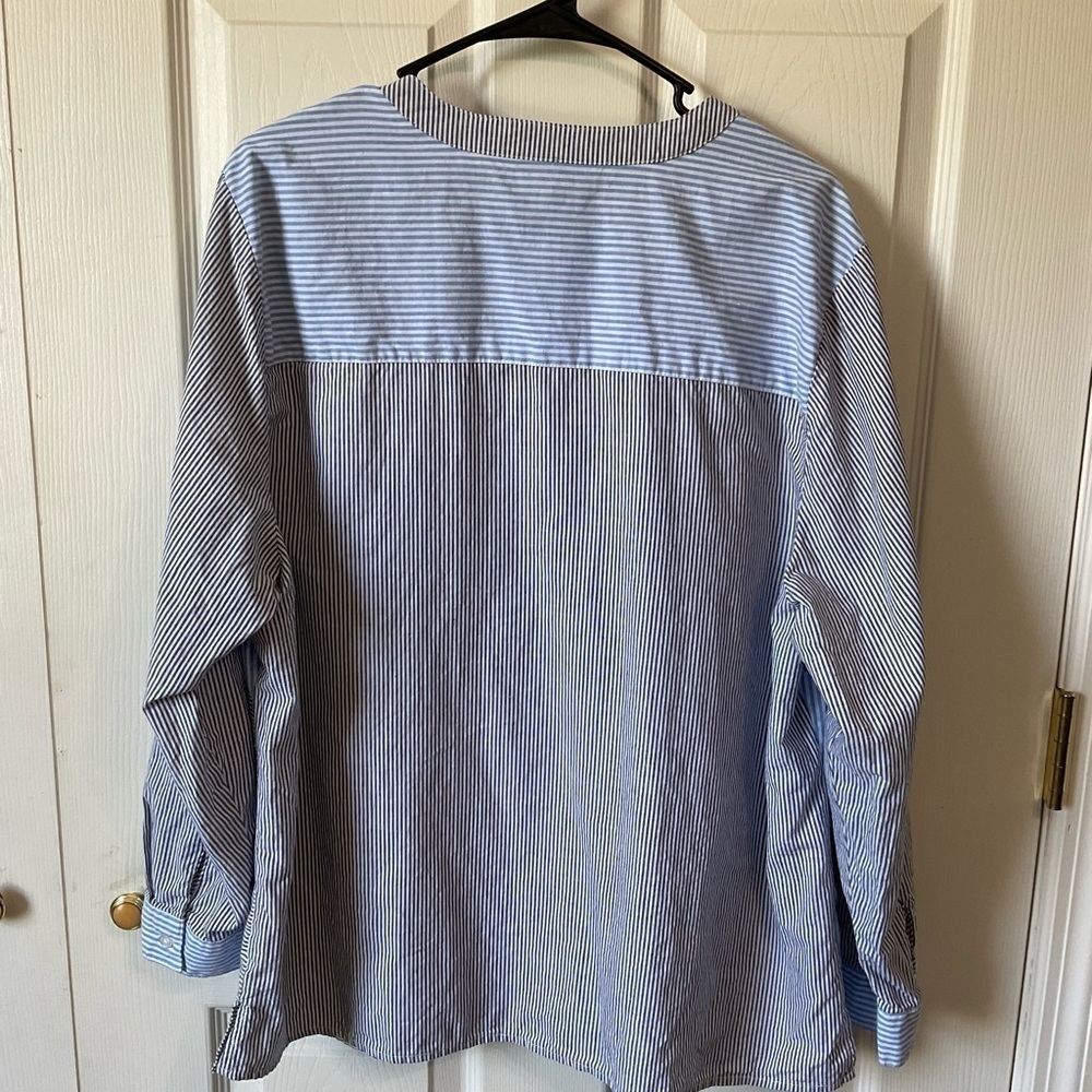 Serengeti top. floral embroidery. Long sleeve. size 1X - Picture 7 of 8
